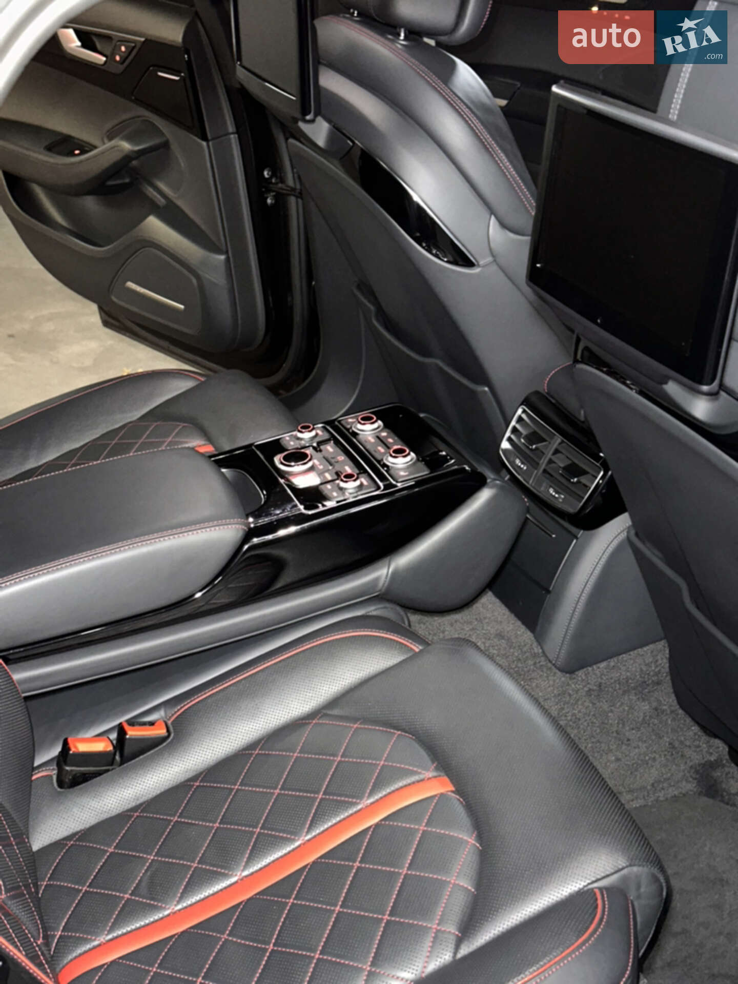 Audi A8 2017 VIN WAUZZZ4H5HN015820 фото оголошення 22 з 25