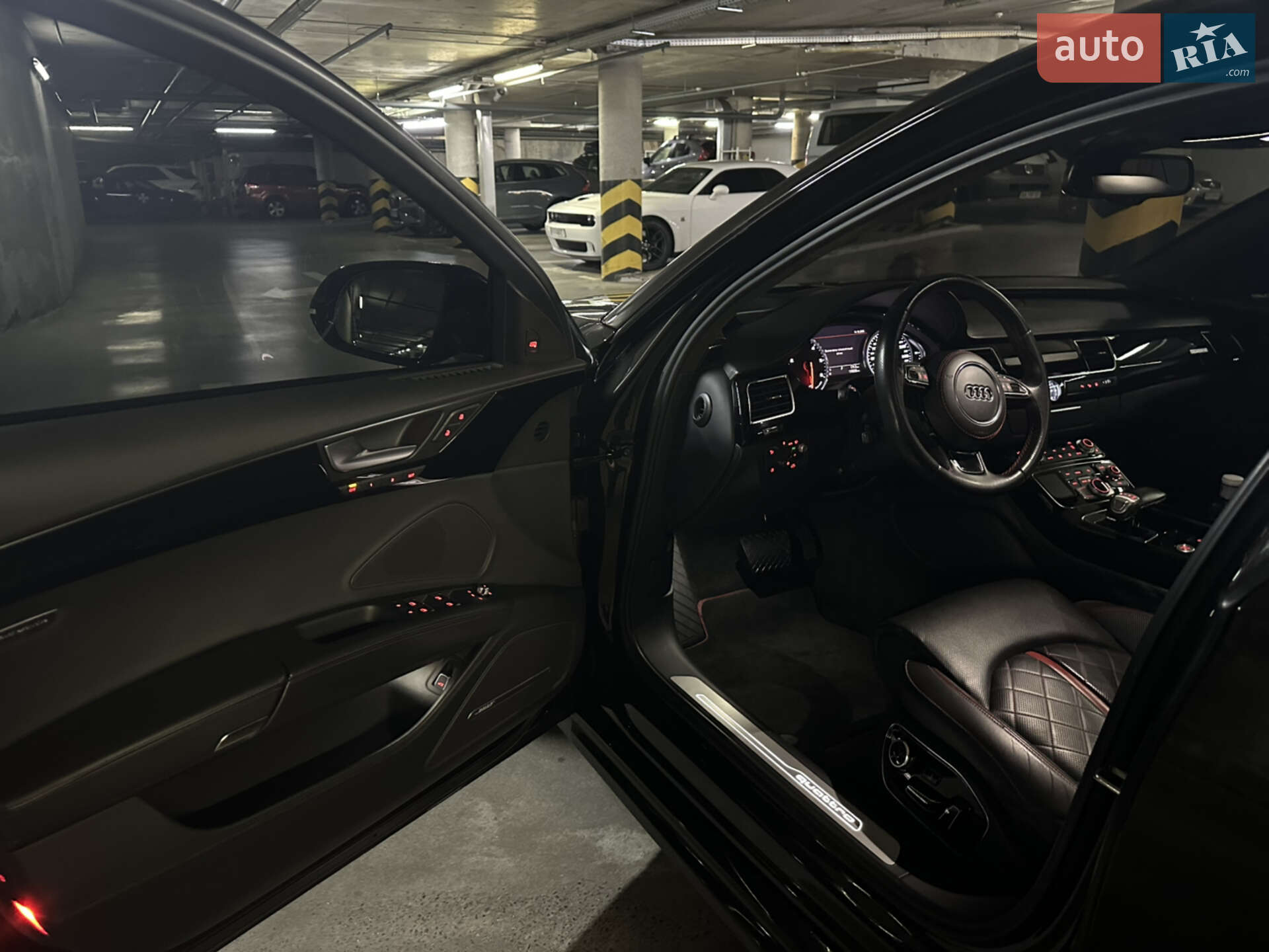 Audi A8 2017 VIN WAUZZZ4H5HN015820 фото оголошення 23 з 25