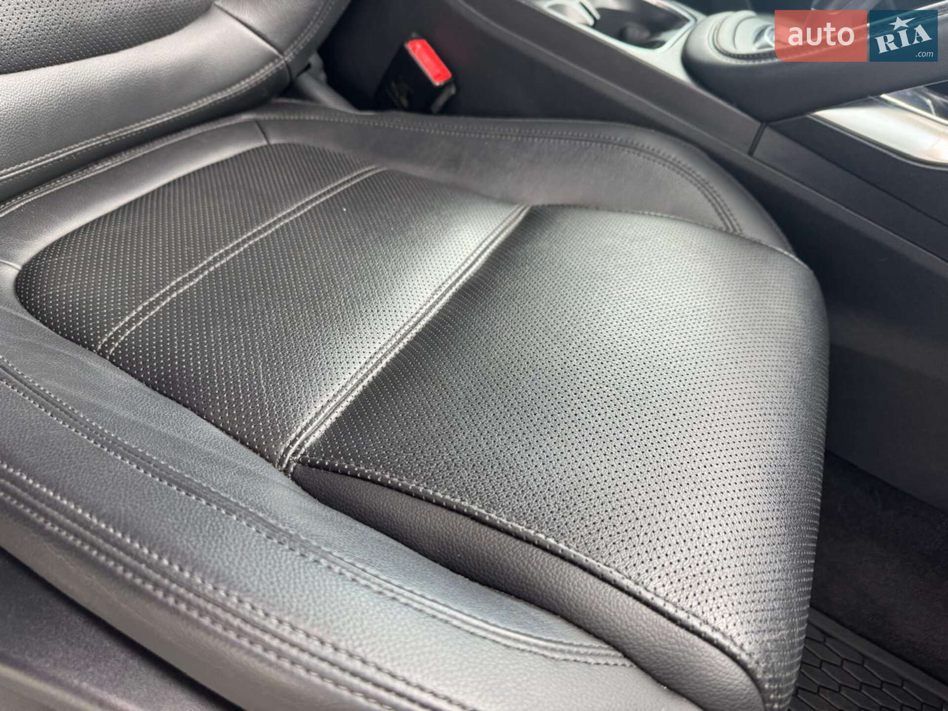 Jaguar E-Pace 2018 VIN SADFP2FX5J1Z14895 фото оголошення 14 з 48