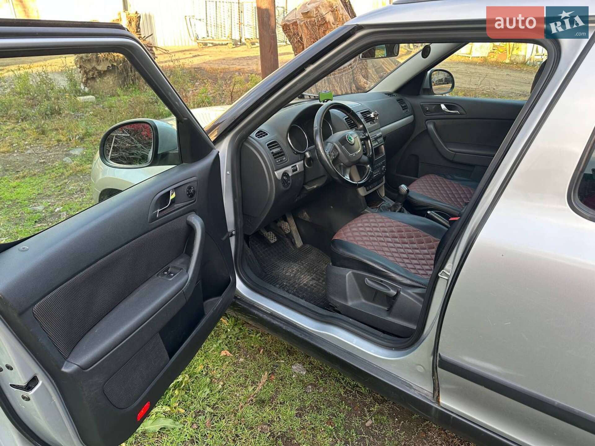 Skoda Yeti 2011 VIN TMBJT75L8C6033580 фото оголошення 11 з 15