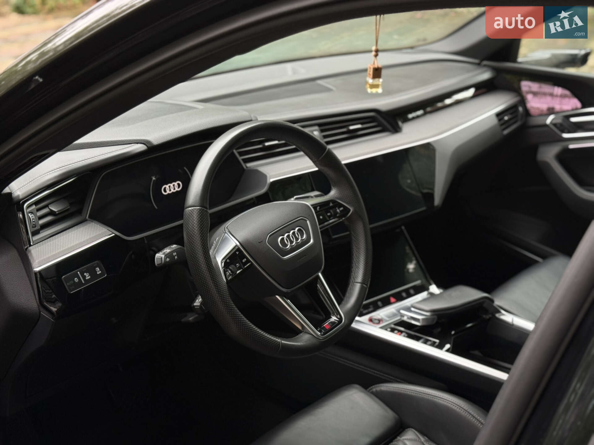 Audi e-tron 2022 VIN WAUZZZGE9NB040282 фото оголошення 6 з 62