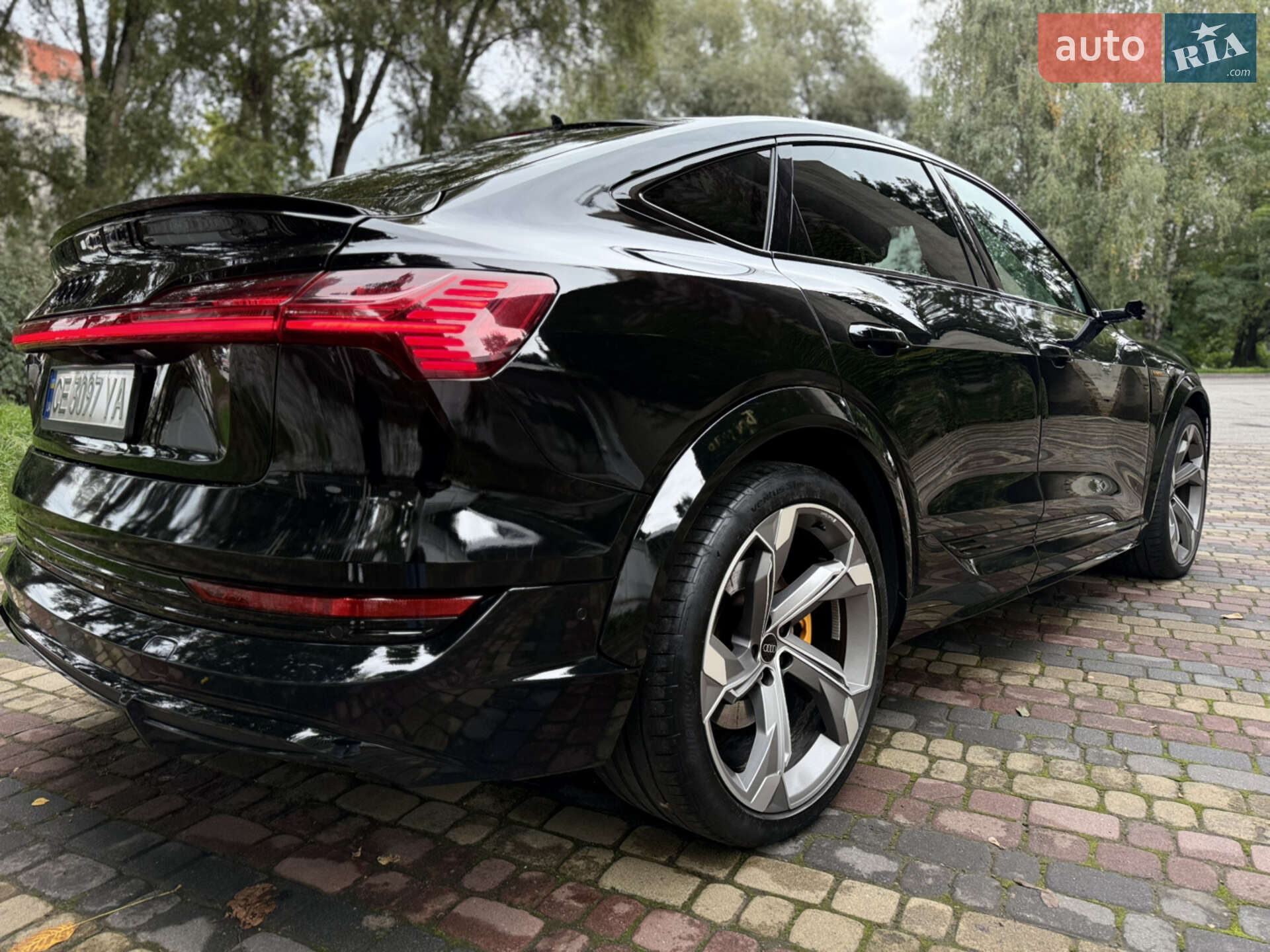 Audi e-tron 2022 VIN WAUZZZGE9NB040282 фото оголошення 4 з 62