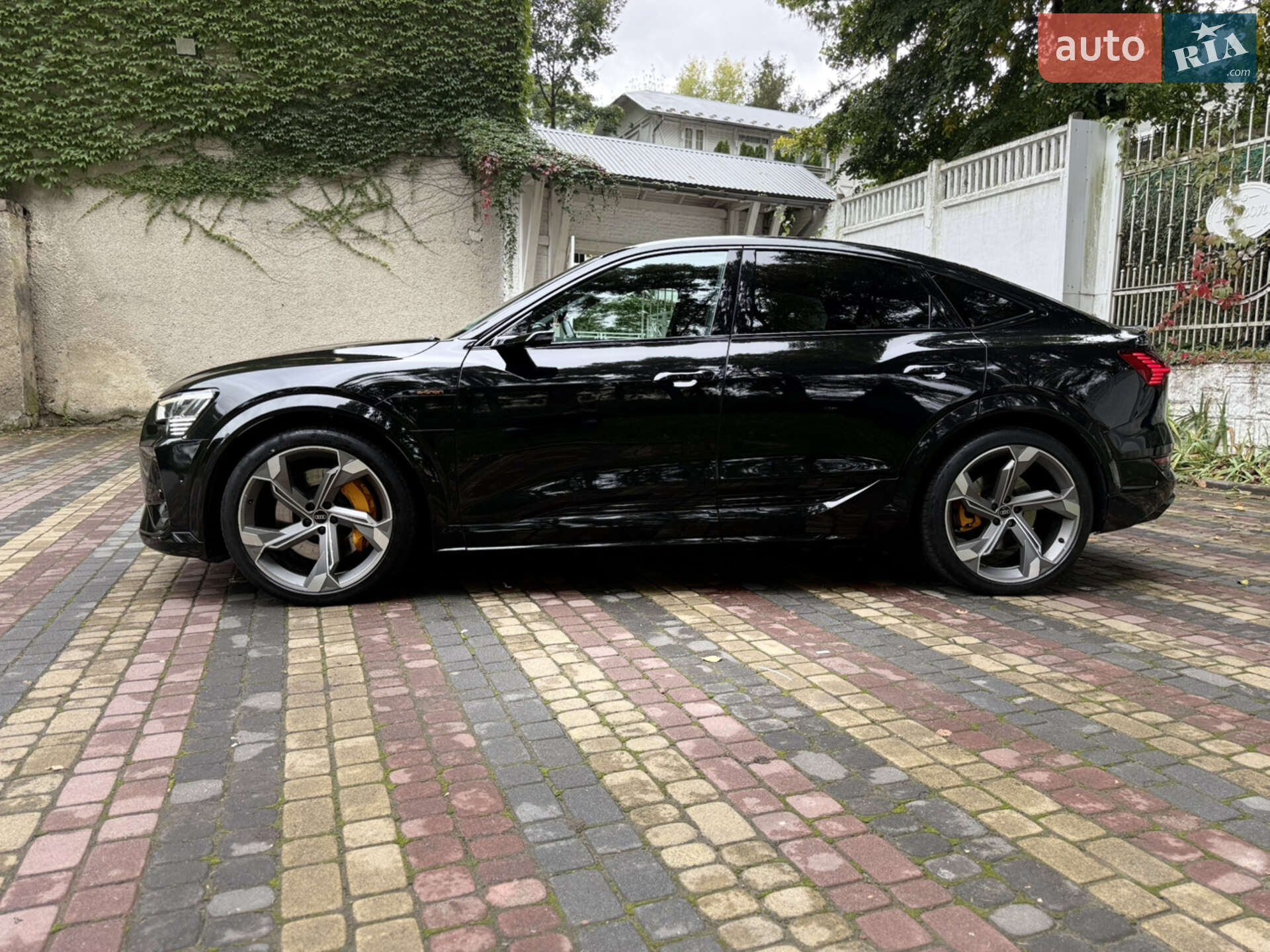Audi e-tron 2022 VIN WAUZZZGE9NB040282 фото оголошення 5 з 62