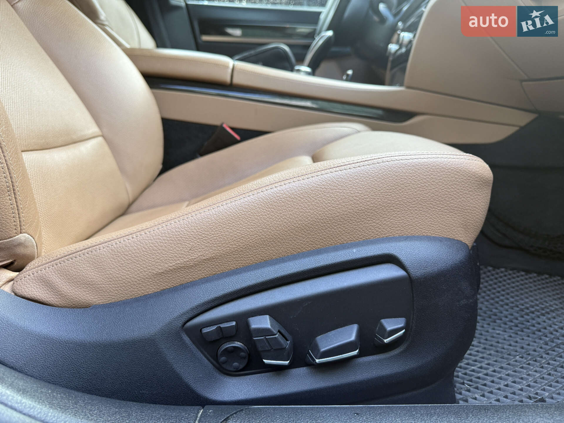 BMW 7 Series 2013 VIN WBAYC4101DDZ74792 фото оголошення 19 з 63