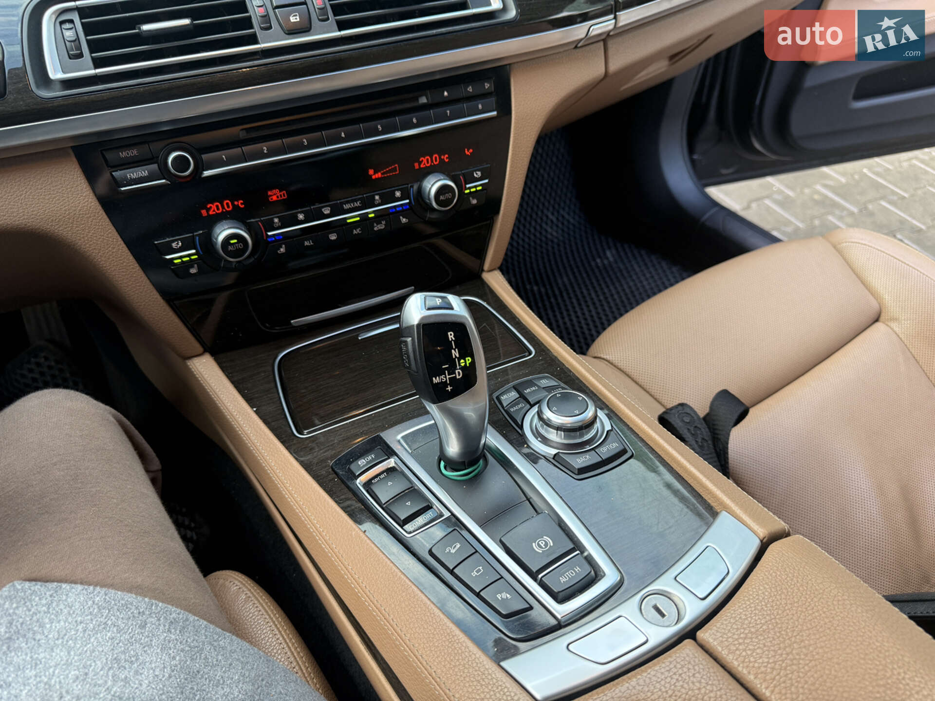 BMW 7 Series 2013 VIN WBAYC4101DDZ74792 фото оголошення 30 з 63