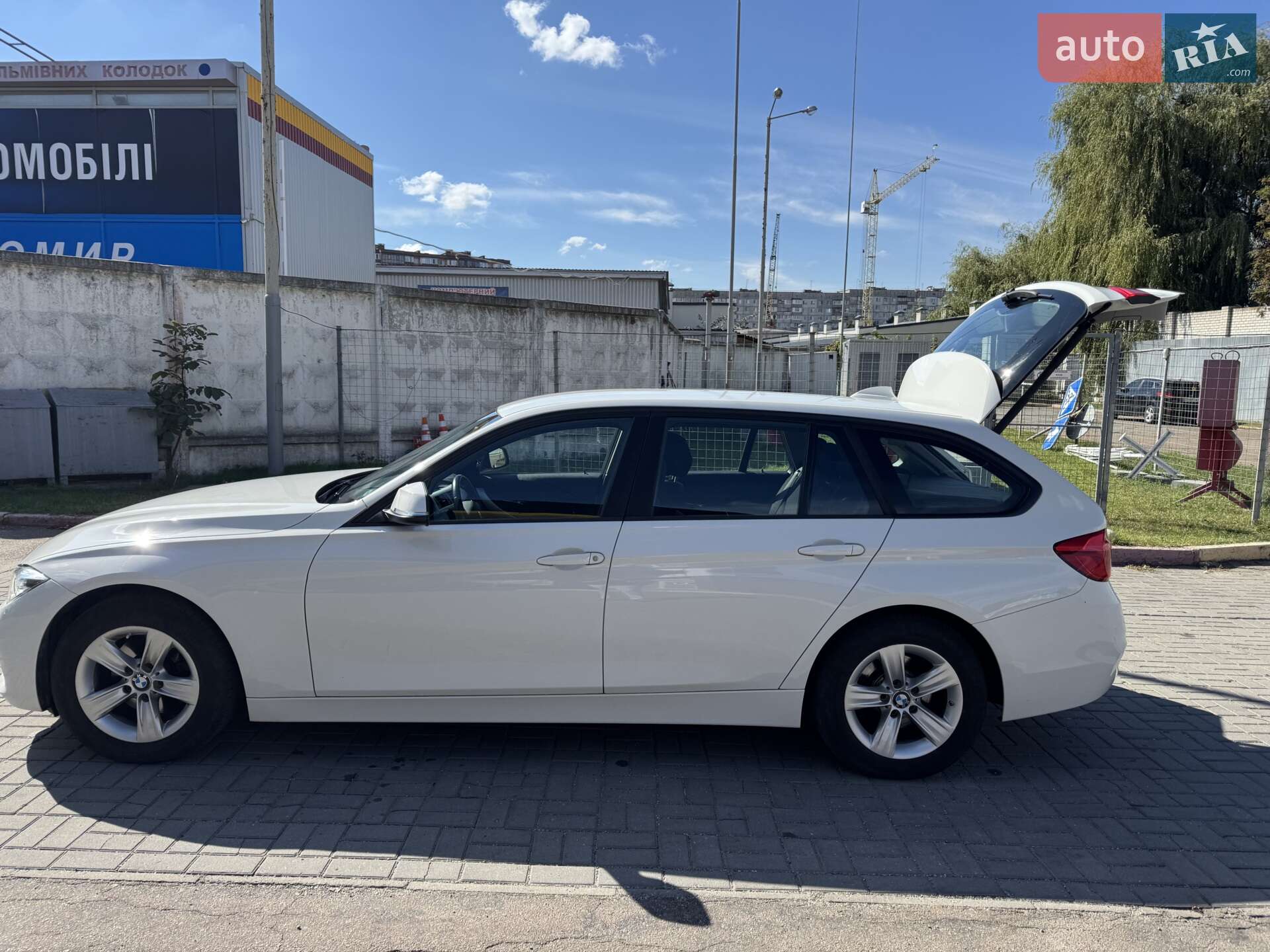 BMW 3 Series 2015 VIN WBA8H91070K664697 фото оголошення 3 з 19