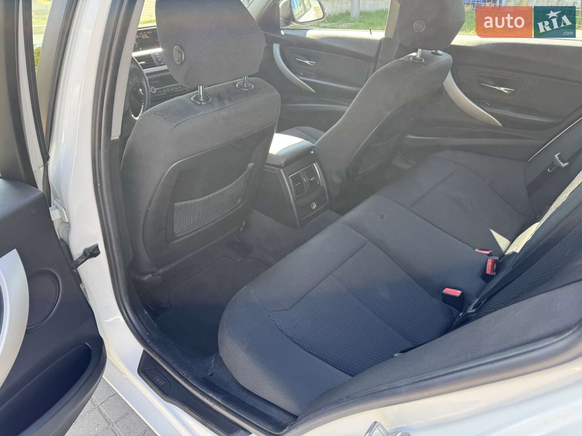 BMW 3 Series 2015 VIN WBA8H91070K664697 фото оголошення 10 з 19
