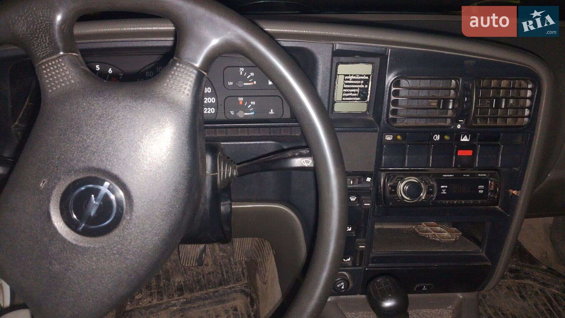 Opel Omega 1988 VIN W0L000016J1072814 фото оголошення 2 з 8