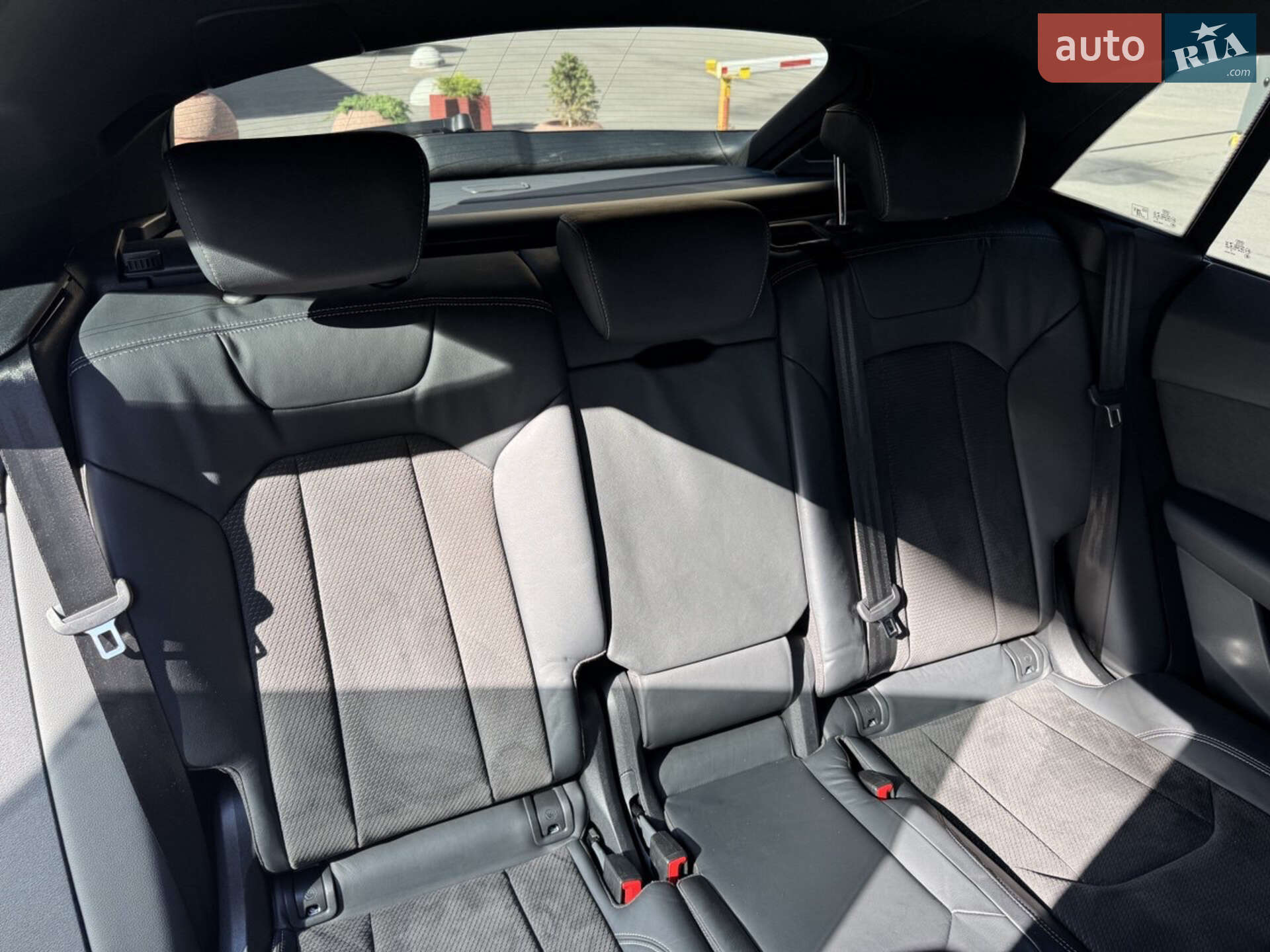 Audi Q8 2019 VIN WAUZZZF15KD025163 фото оголошення 12 з 15