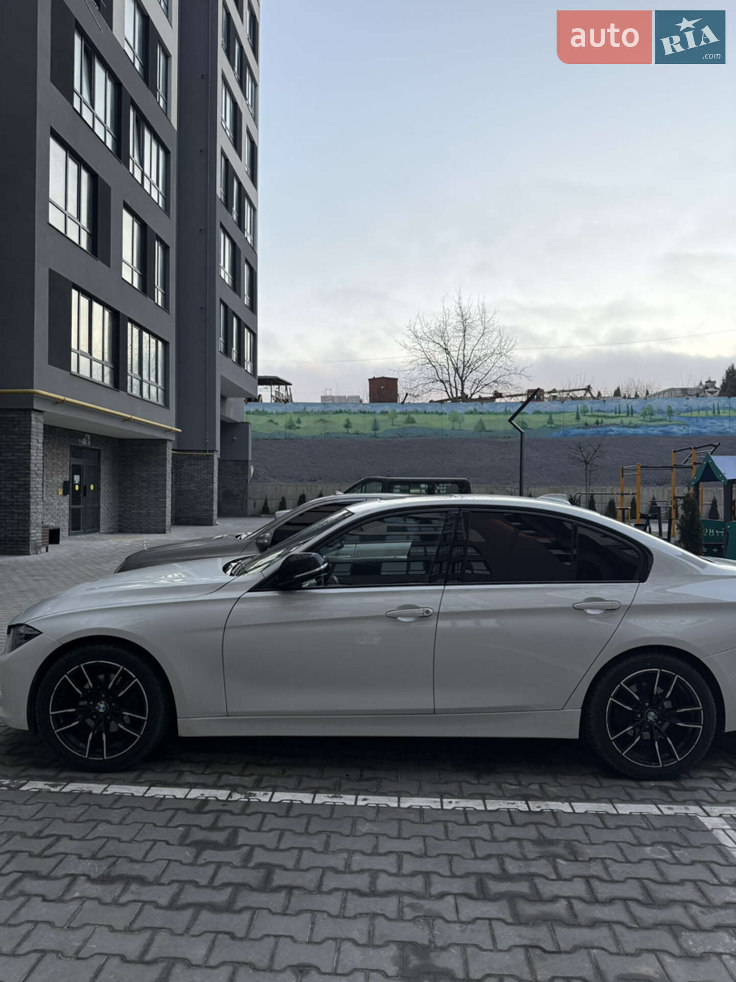 BMW 3 Series 2013 VIN WBA3B3C59EJ977846 фото оголошення 2 з 12