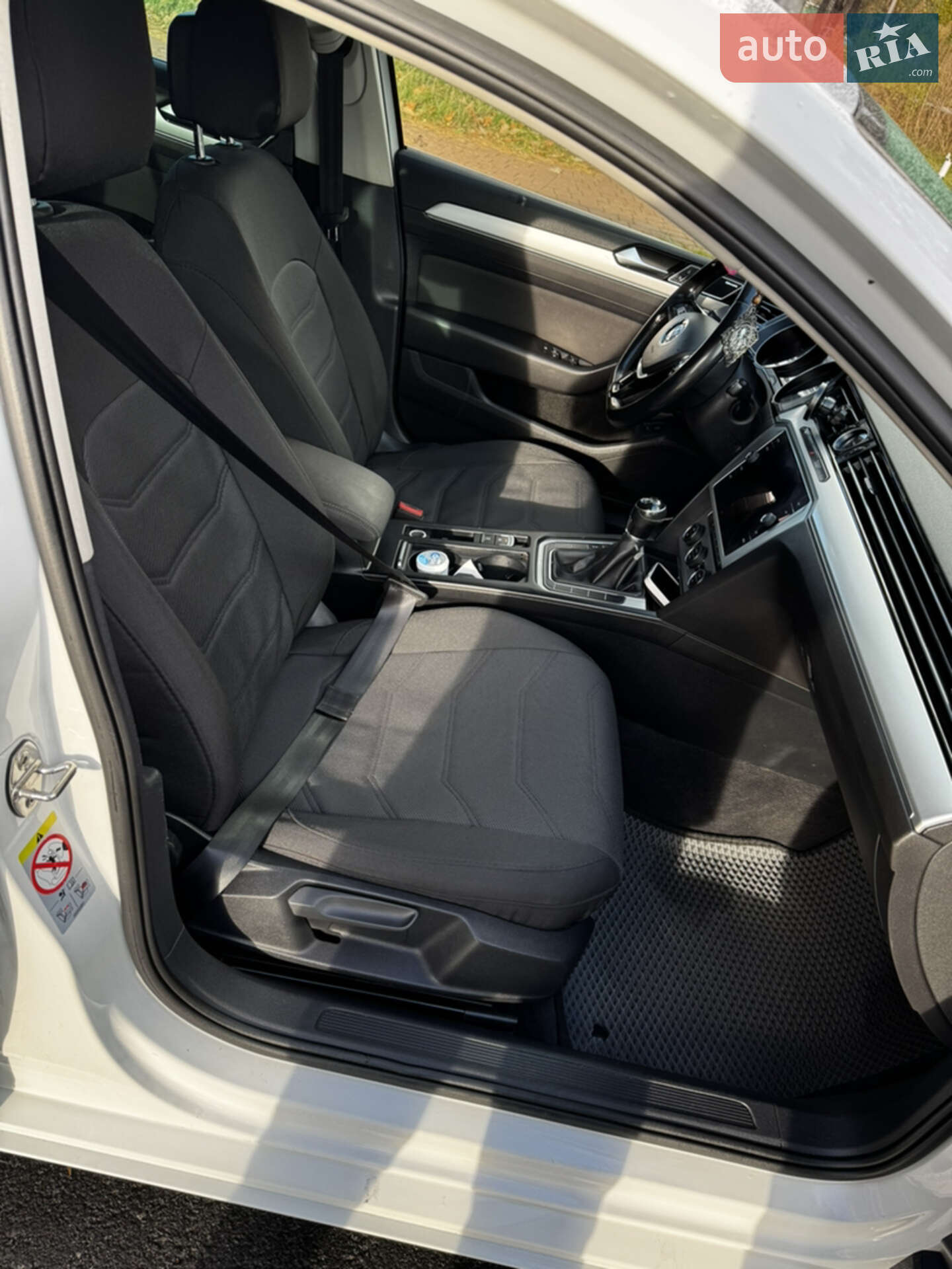 Volkswagen Passat 2017 VIN WVWZZZ3CZJE016974 фото оголошення 5 з 9