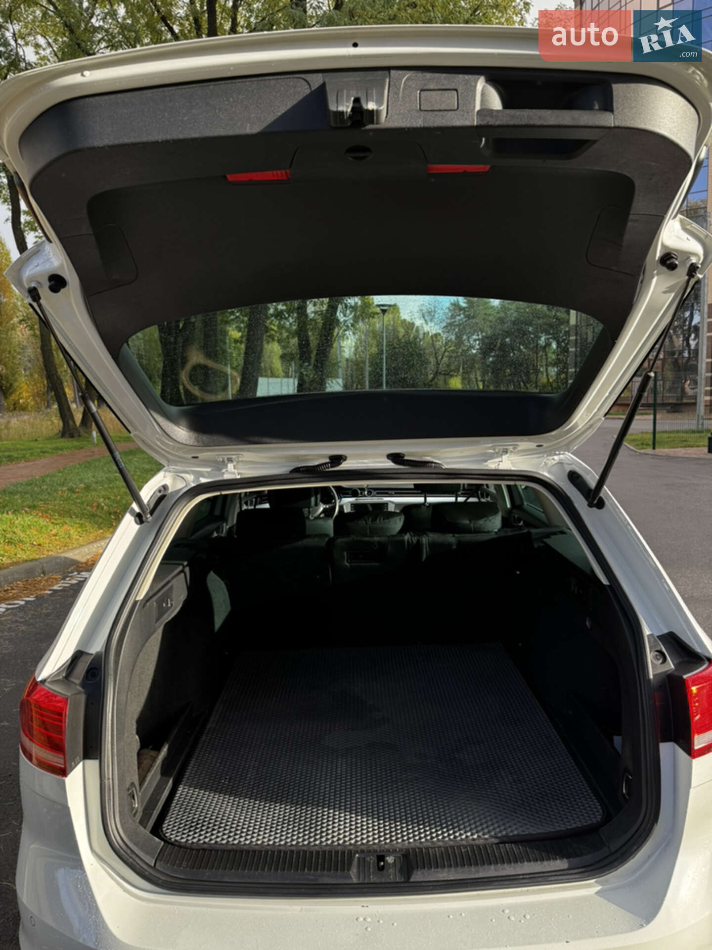 Volkswagen Passat 2017 VIN WVWZZZ3CZJE016974 фото оголошення 7 з 9