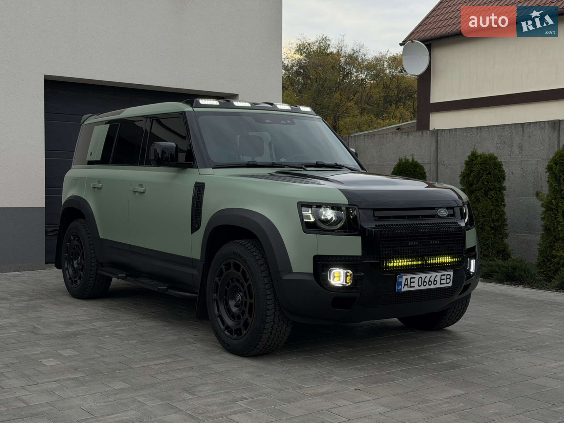 Land Rover Defender 2023 VIN SALEA7BW6P2221512 фото оголошення 2 з 29