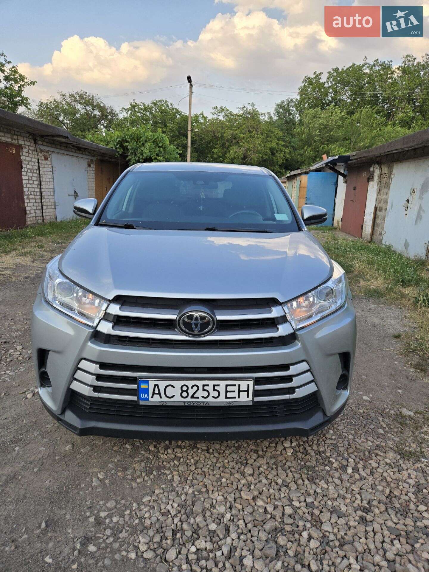 Toyota Highlander 2018 VIN 5TDBZRFH5KS946708 фото оголошення 2 з 17