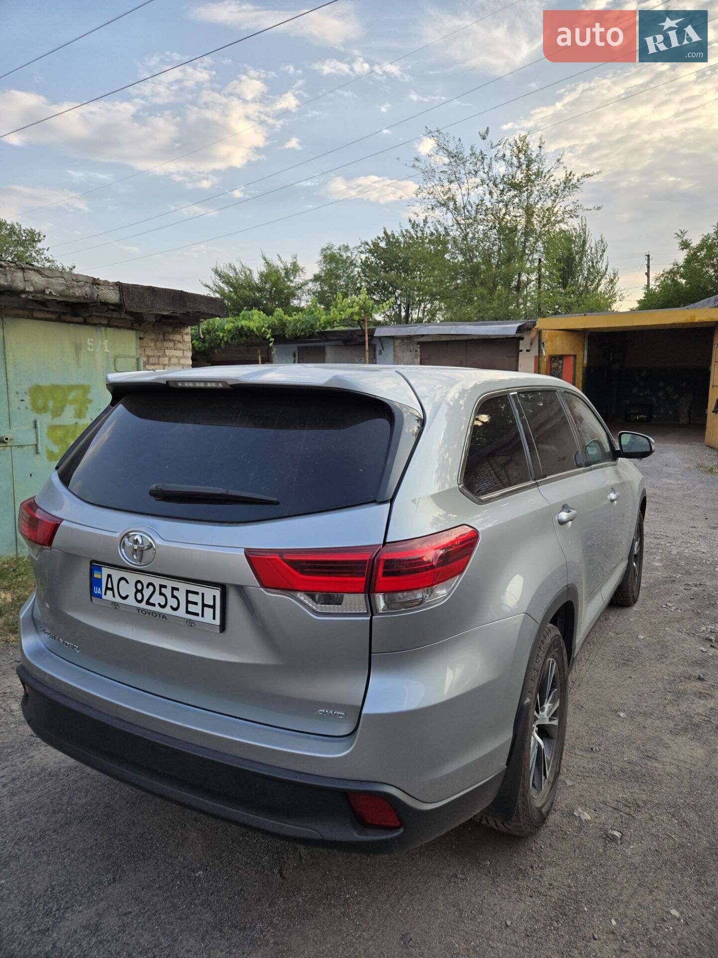 Toyota Highlander 2018 VIN 5TDBZRFH5KS946708 фото оголошення 4 з 17