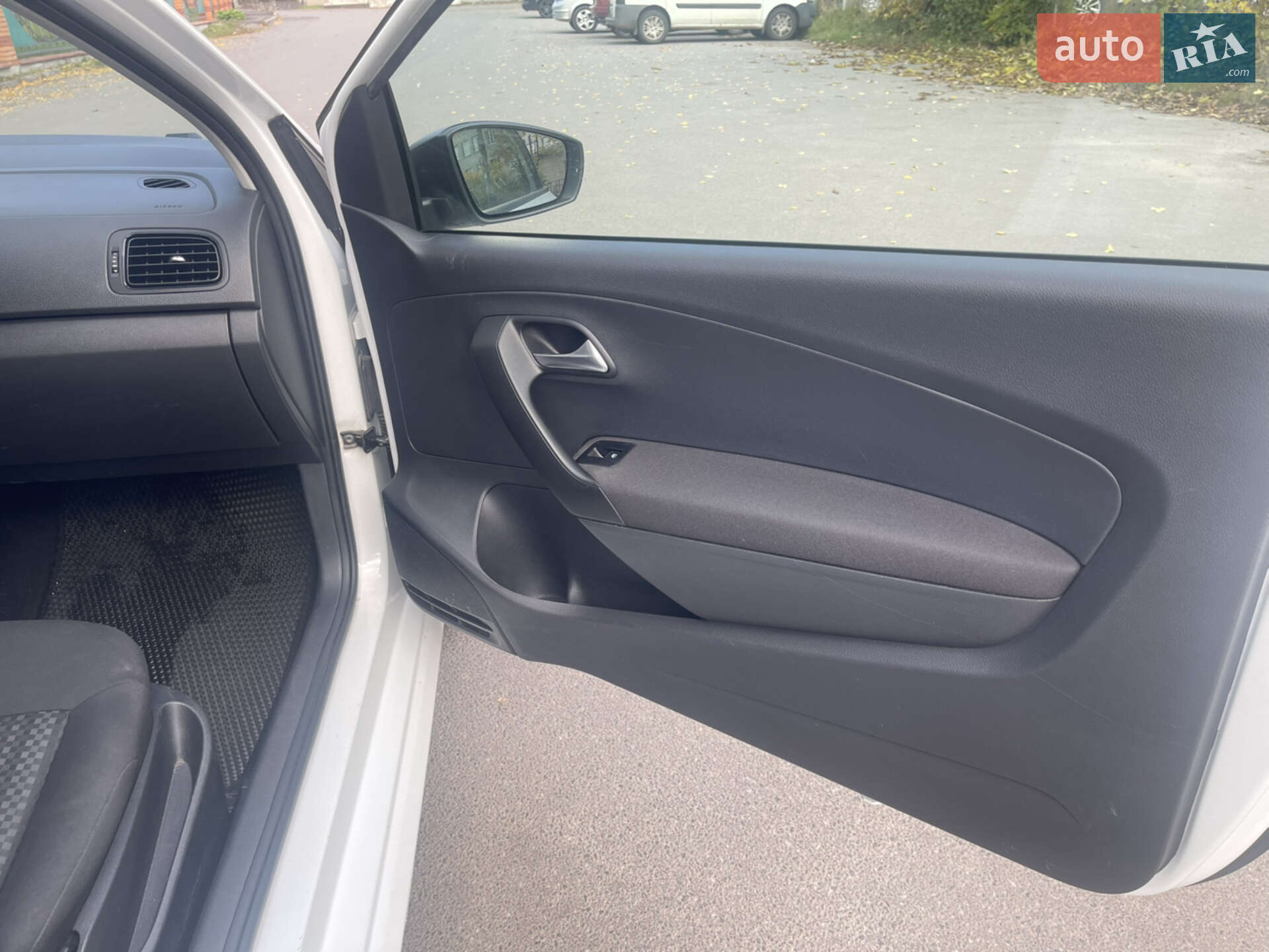 Volkswagen Polo 2016 VIN WVWZZZ6RZGY134808 фото оголошення 13 з 16
