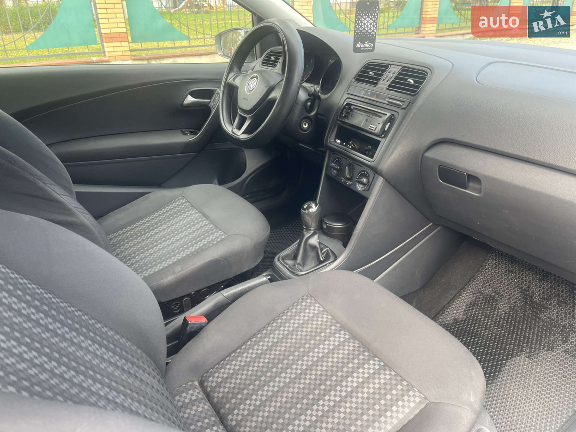 Volkswagen Polo 2016 VIN WVWZZZ6RZGY134808 фото оголошення 11 з 16