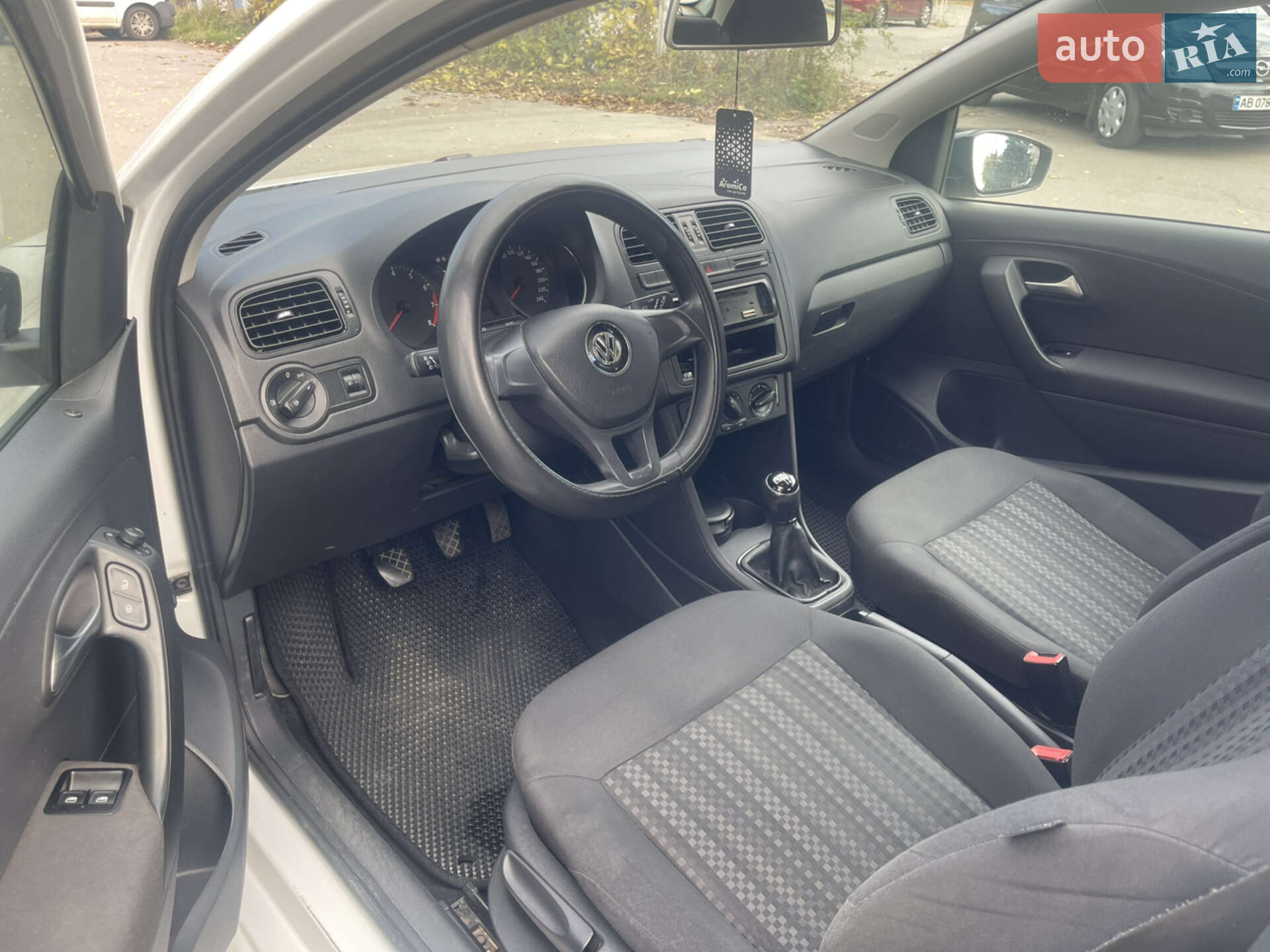 Volkswagen Polo 2016 VIN WVWZZZ6RZGY134808 фото оголошення 15 з 16