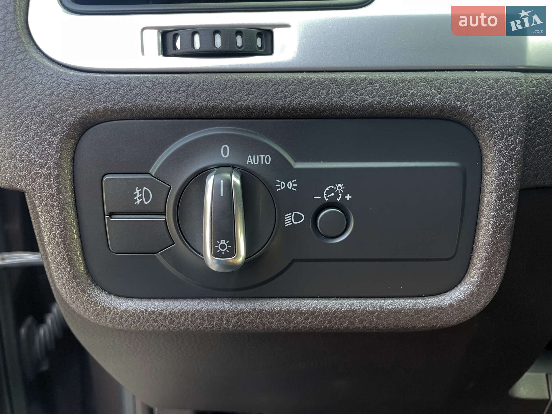 Volkswagen Touareg 2013 VIN WVGEF9BP9DD010667 фото оголошення 102 з 103