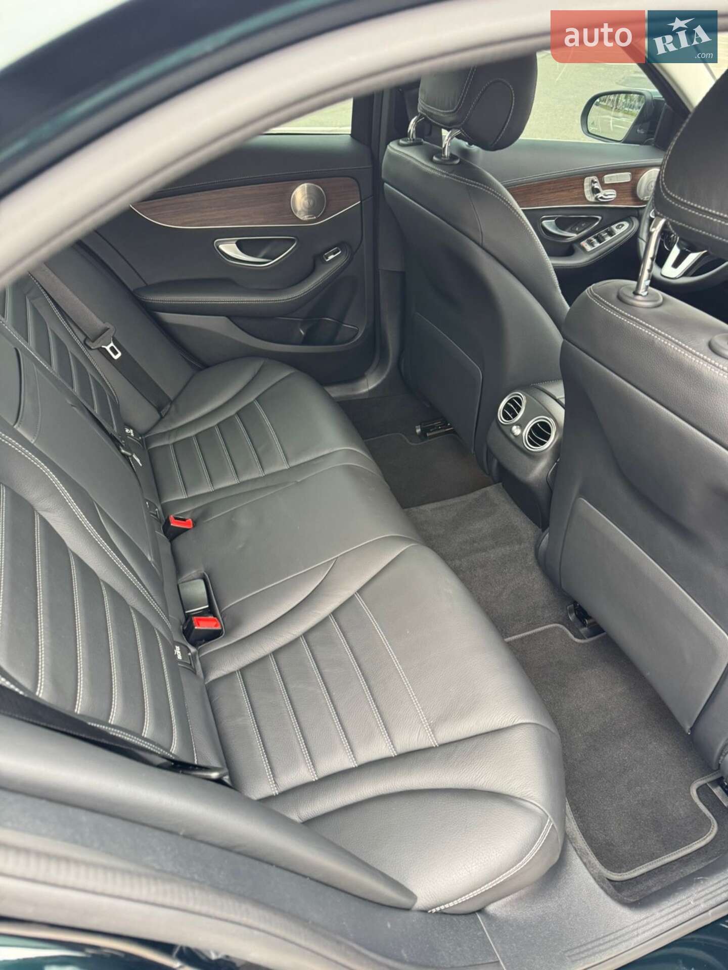 Mercedes-Benz C-Class 2019 VIN WDDWF1FB1KR437663 фото оголошення 31 з 45