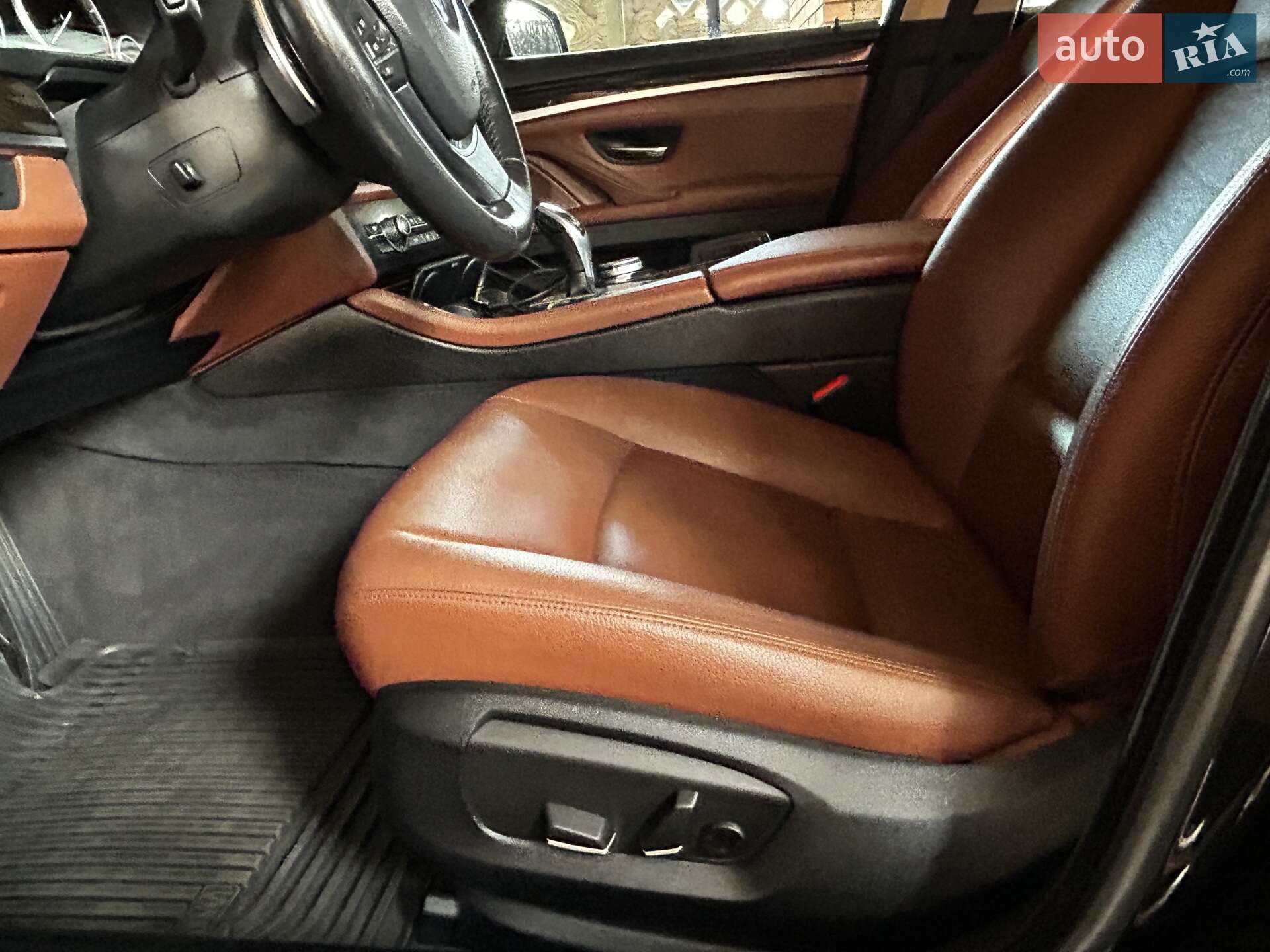 BMW 5 Series 2016 VIN WBA5A5C59GG351057 фото оголошення 12 з 18