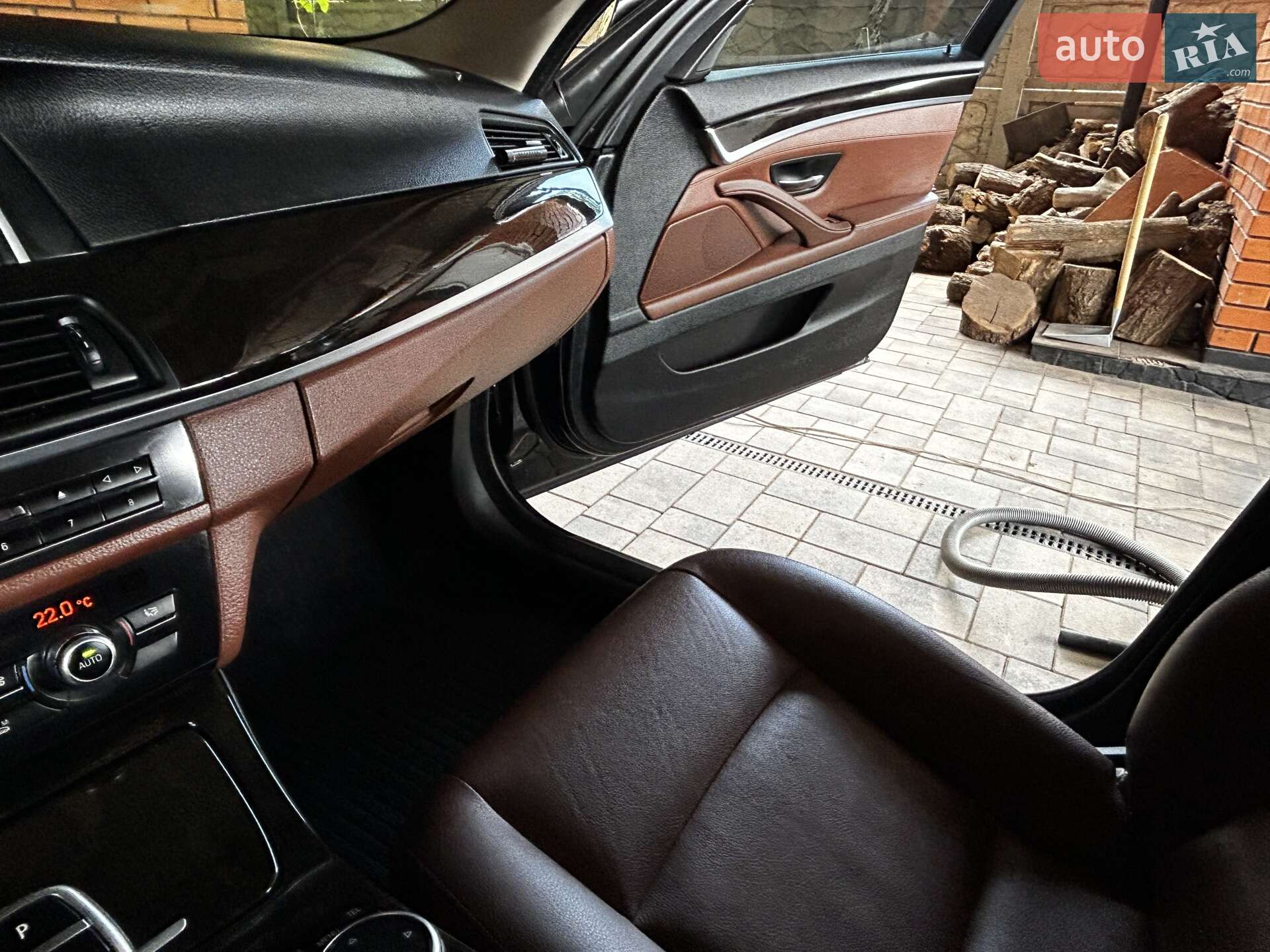 BMW 5 Series 2016 VIN WBA5A5C59GG351057 фото оголошення 16 з 18