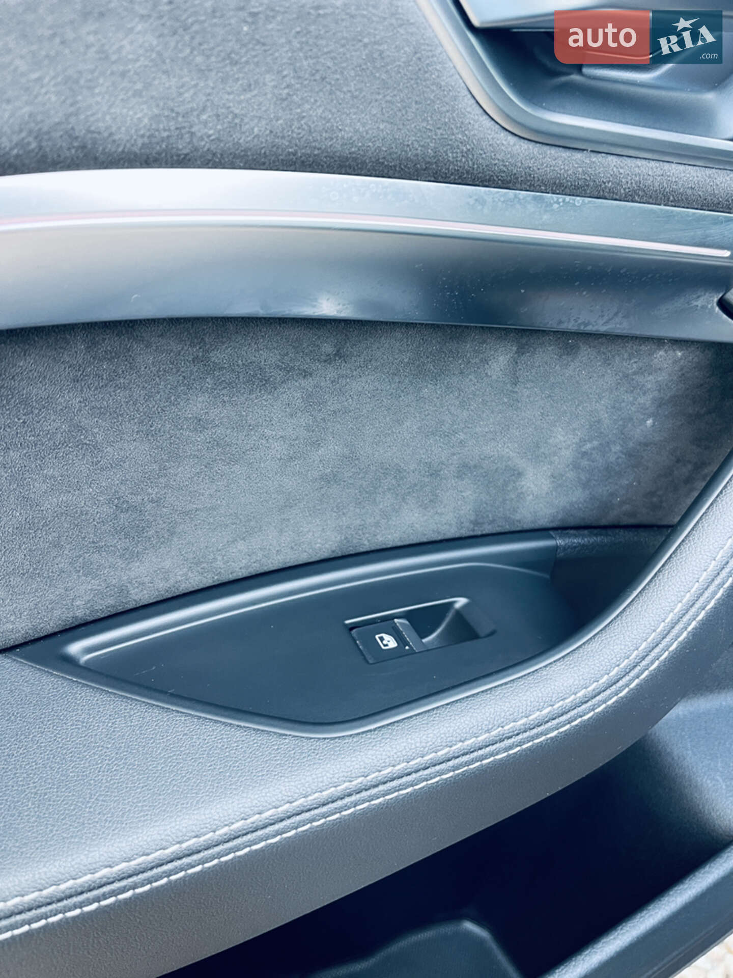 Audi e-tron 2019 VIN WAUZZZGE6LB006815 фото оголошення 8 з 38