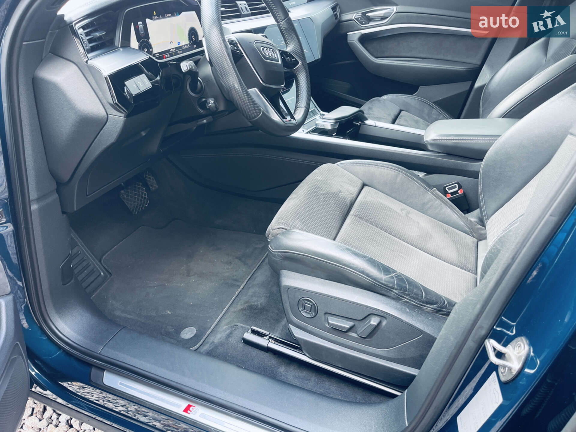 Audi e-tron 2019 VIN WAUZZZGE6LB006815 фото оголошення 14 з 38