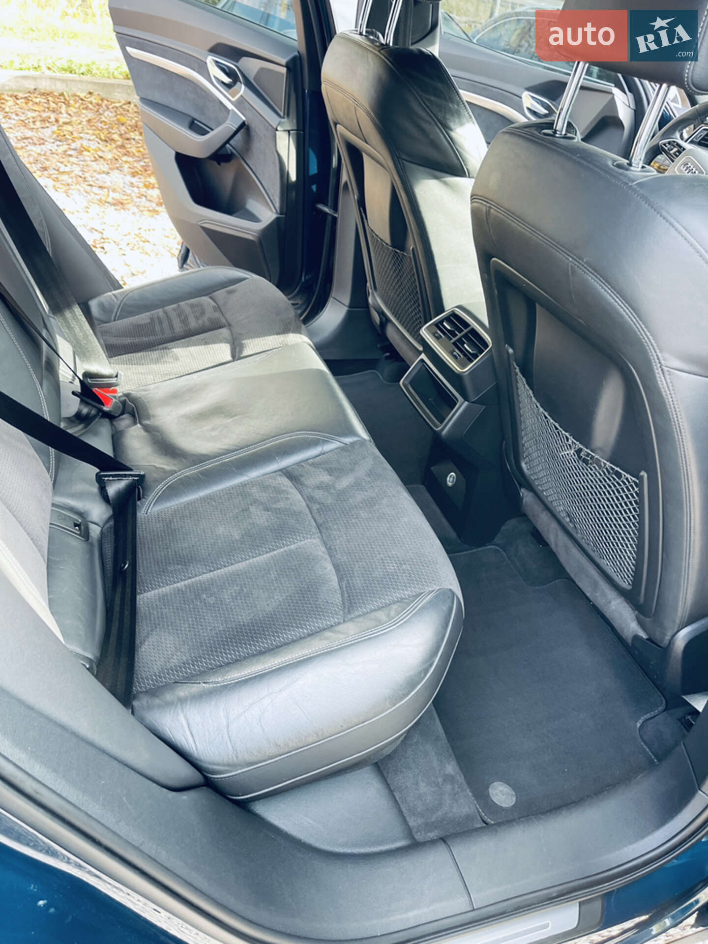 Audi e-tron 2019 VIN WAUZZZGE6LB006815 фото оголошення 18 з 38