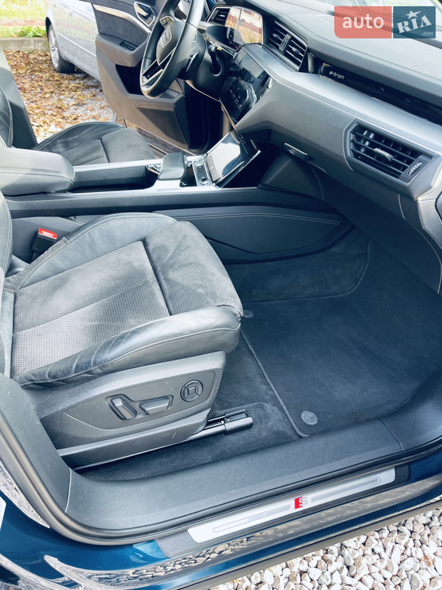 Audi e-tron 2019 VIN WAUZZZGE6LB006815 фото оголошення 23 з 38