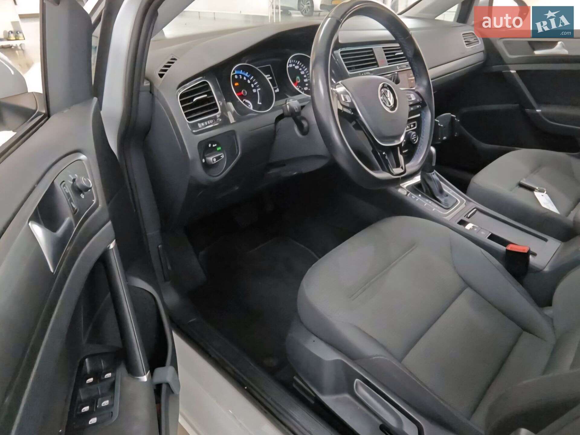 Volkswagen Golf 2019 VIN WVWZZZAUZL8900036 фото оголошення 11 з 30