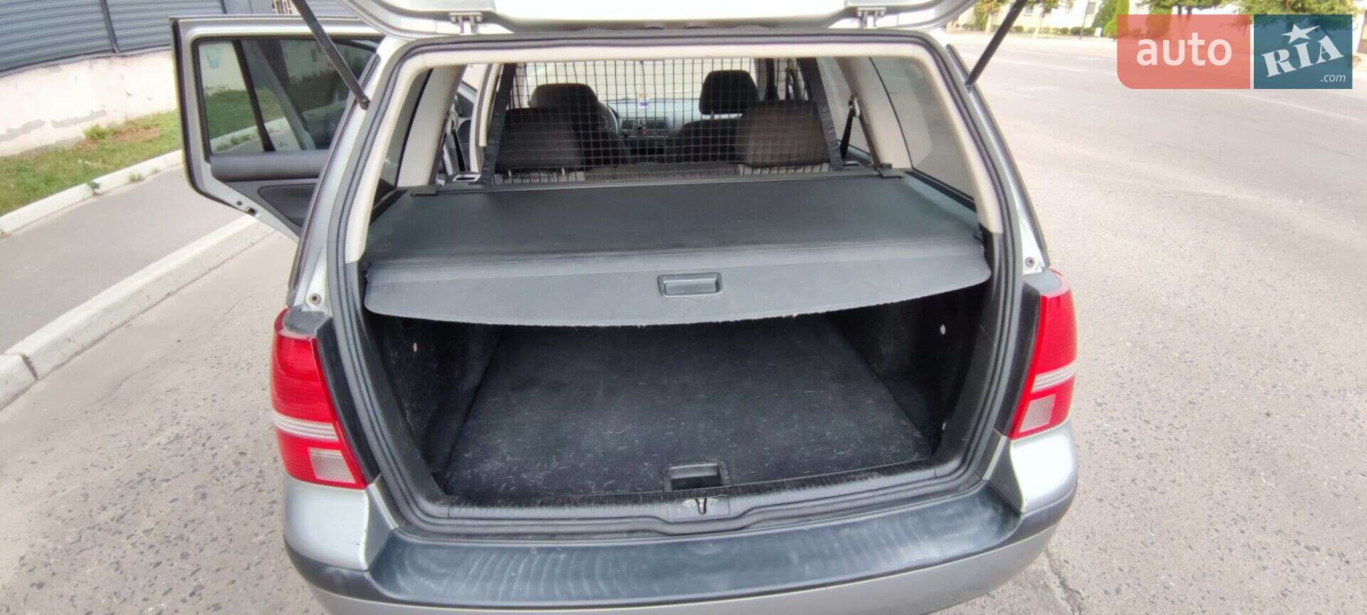 Volkswagen Golf 2004 VIN WVWZZZ1JZ4W160344 фото оголошення 2 з 37