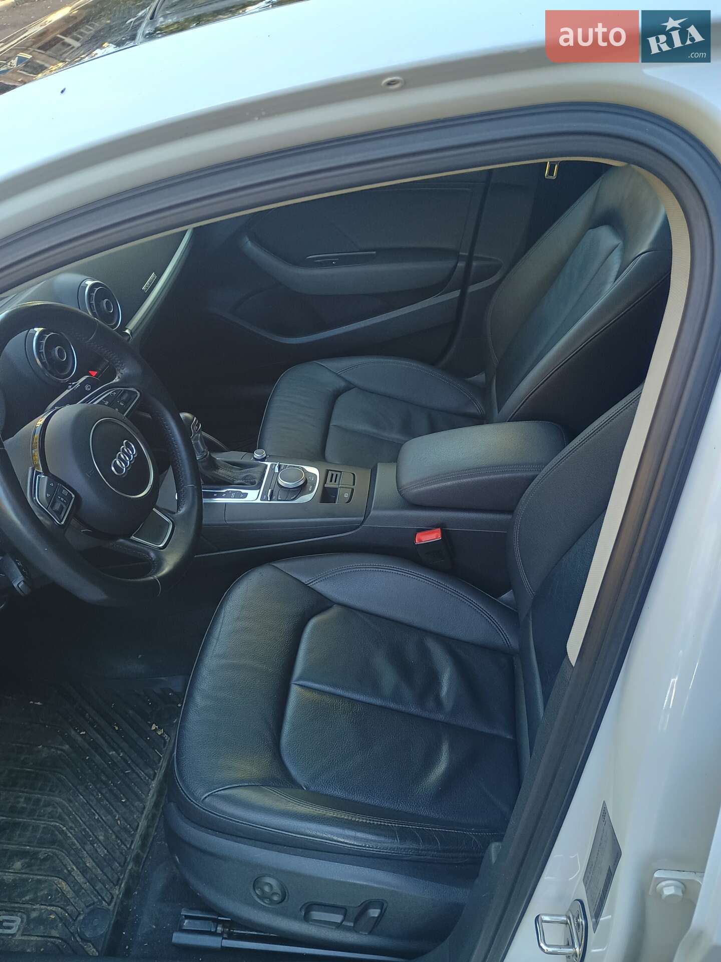 Audi A3 2014 VIN WAUBFGFF7F1008012 фото оголошення 4 з 11