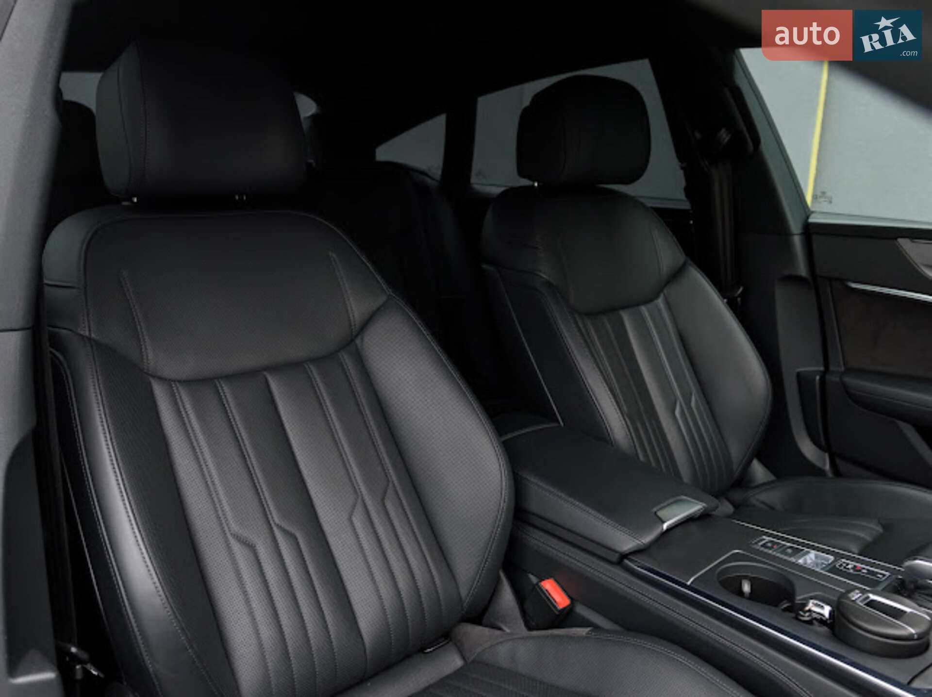 Audi A7 Sportback 2018 VIN WAUZZZF24KN010026 фото оголошення 13 з 30