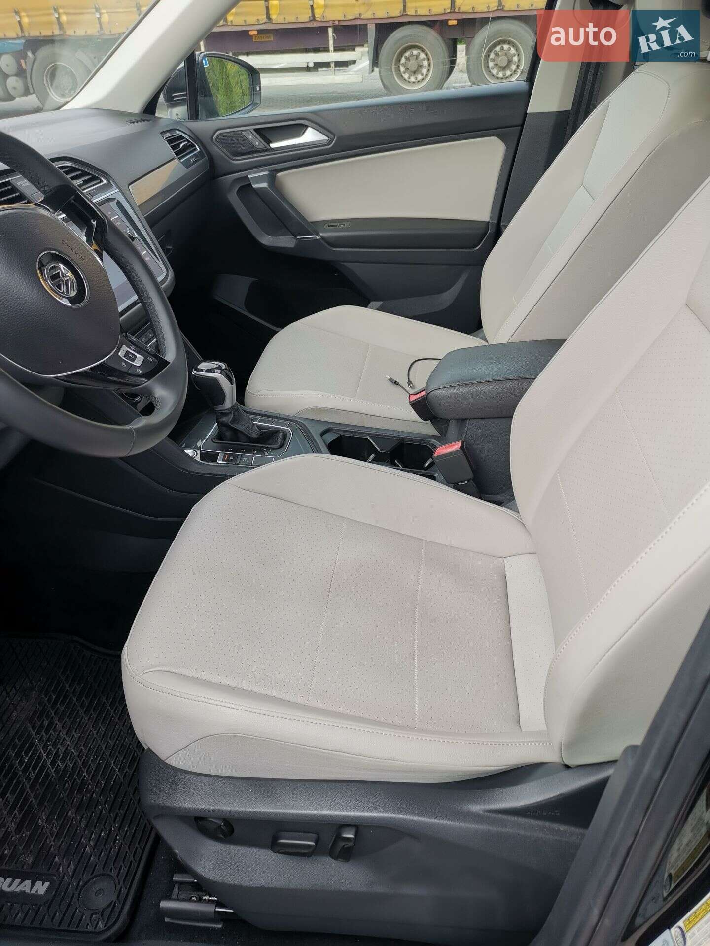 Volkswagen Tiguan 2019 VIN 3VV3B7AX7LM067046 фото оголошення 8 з 23