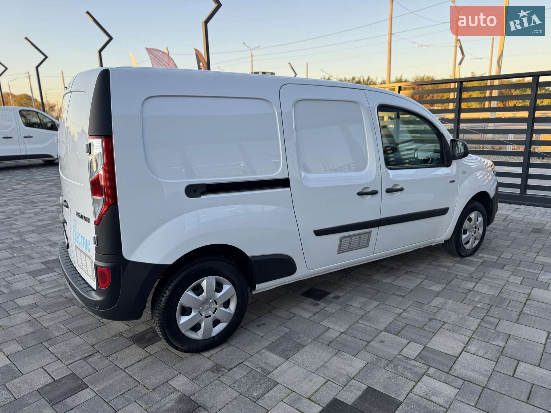 Renault Kangoo 2018 VIN VF1FW51H159963192 фото оголошення 3 з 36