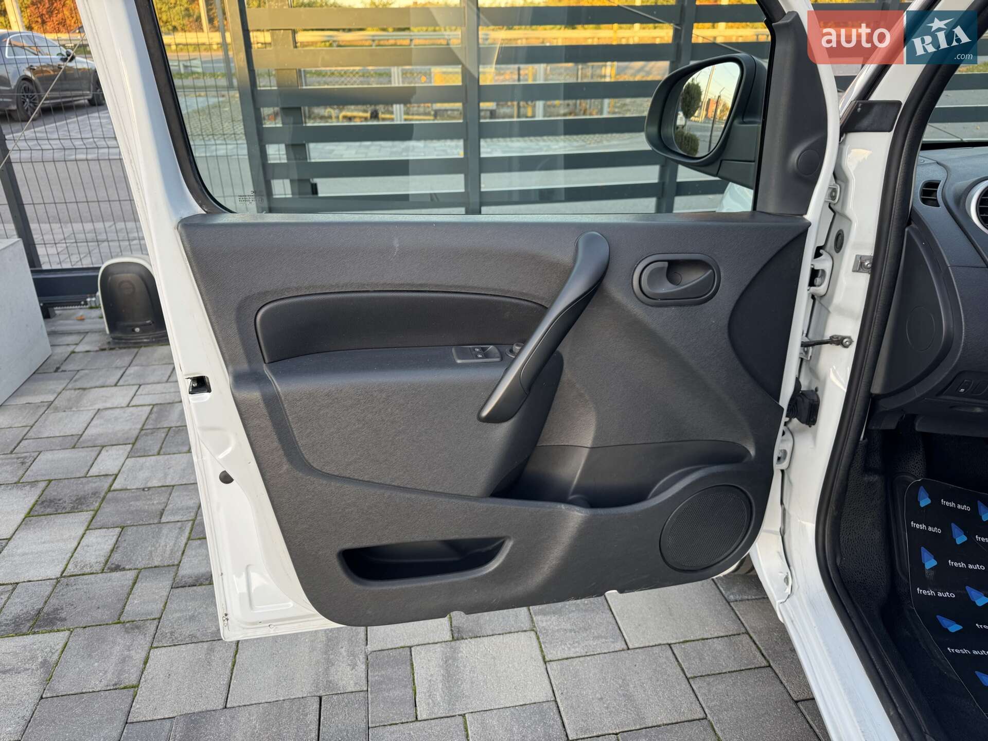 Renault Kangoo 2018 VIN VF1FW51H159963192 фото оголошення 14 з 36