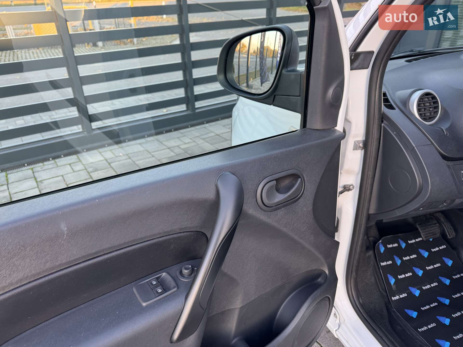 Renault Kangoo 2018 VIN VF1FW51H159963192 фото оголошення 15 з 36