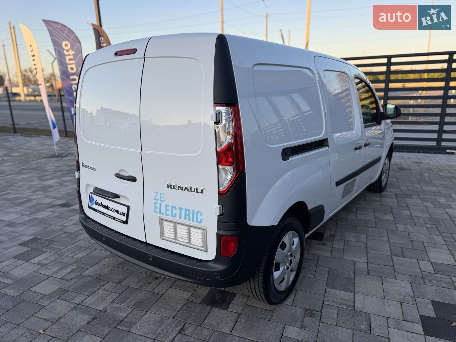 Renault Kangoo 2018 VIN VF1FW51H159963192 фото оголошення 13 з 36