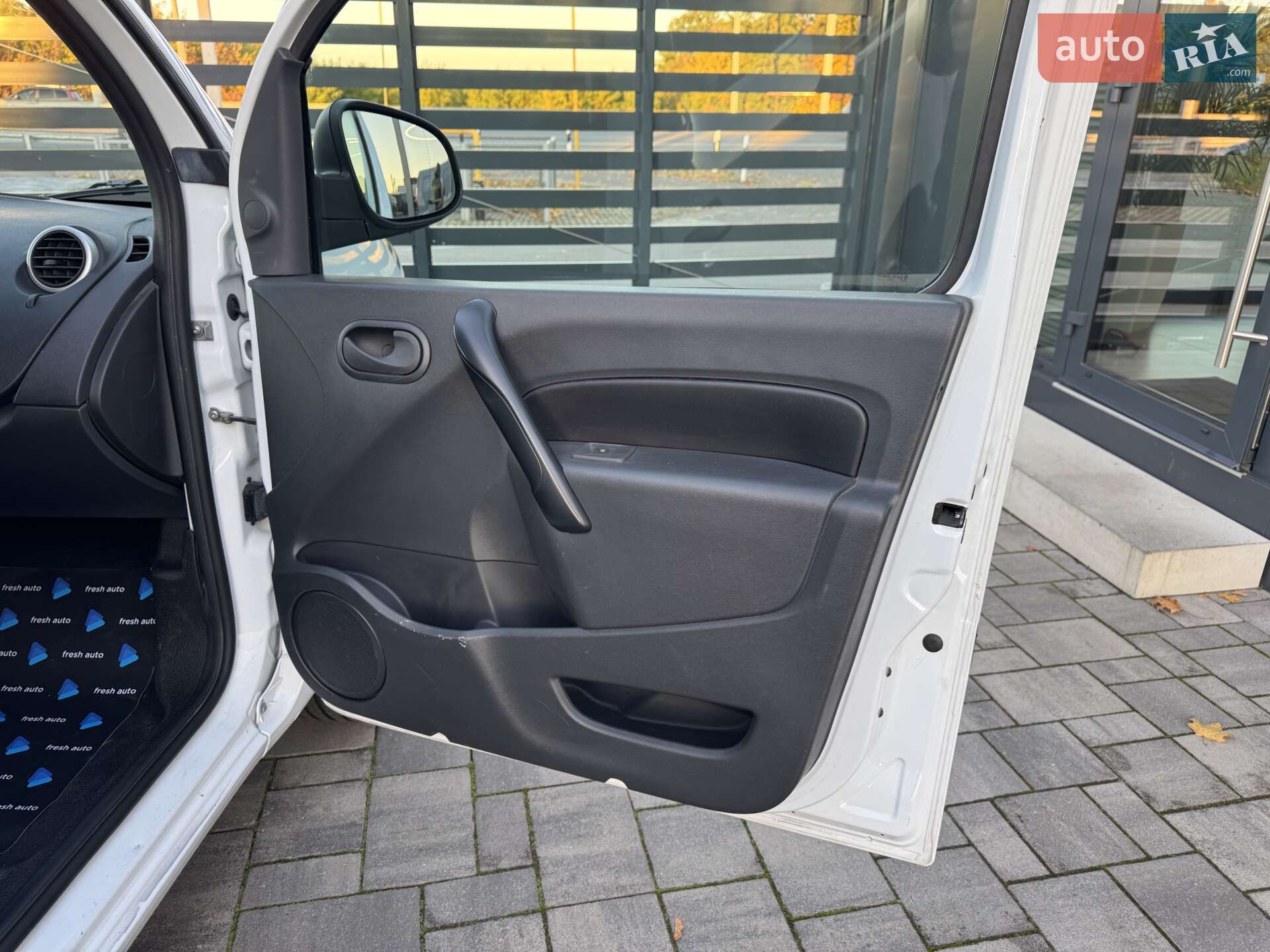 Renault Kangoo 2018 VIN VF1FW51H159963192 фото оголошення 24 з 36