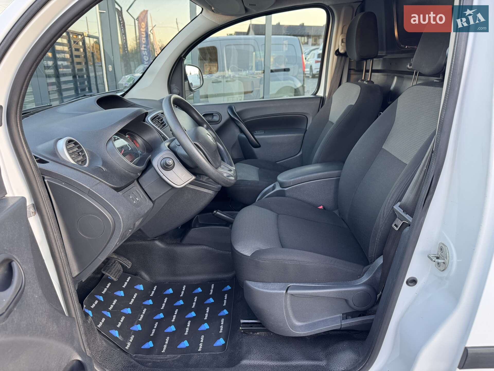 Renault Kangoo 2018 VIN VF1FW51H159963192 фото оголошення 20 з 36