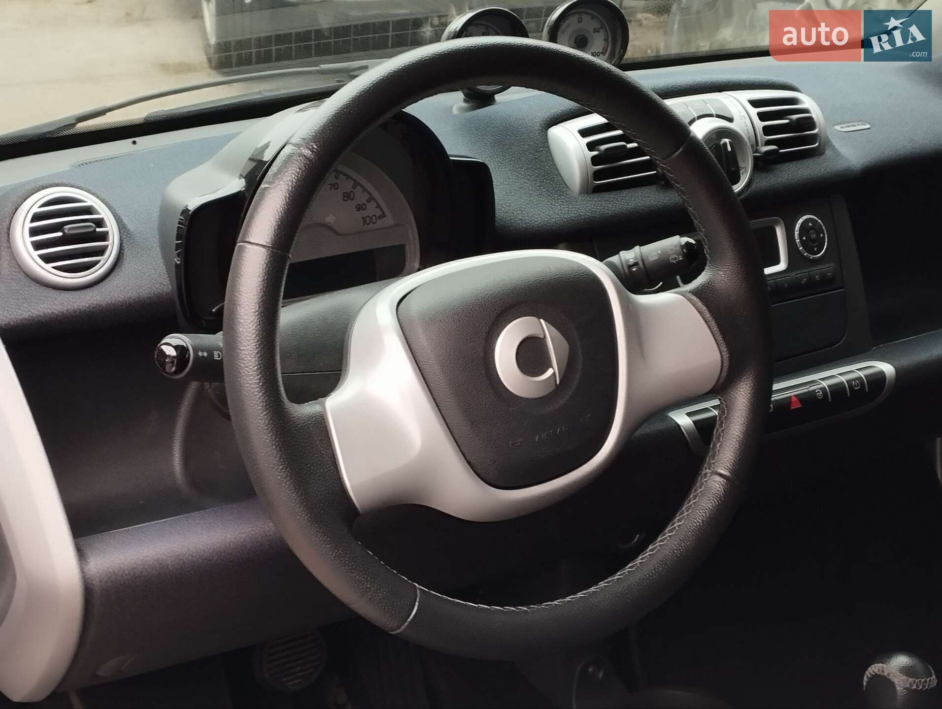 Smart Fortwo 2014 VIN WMEEJ9AA0FK833097 фото оголошення 9 з 24