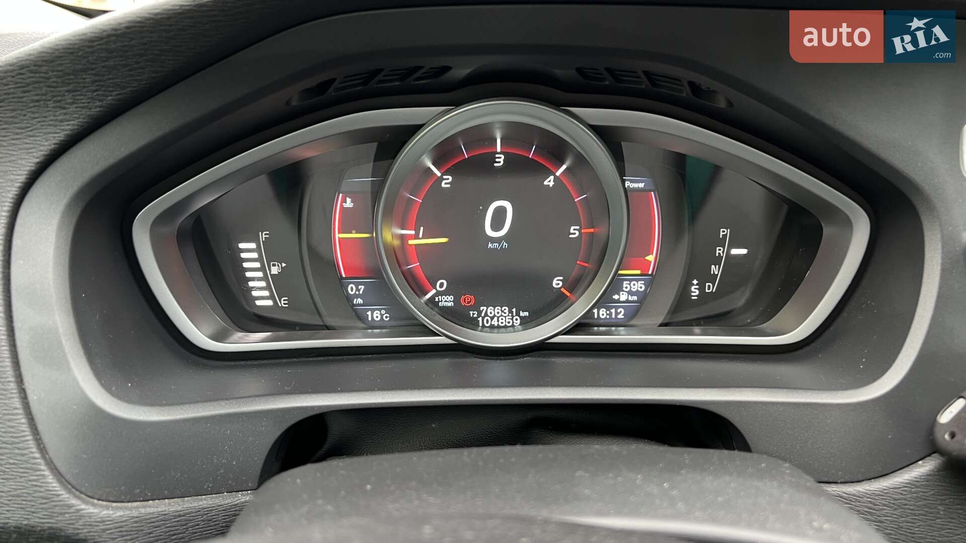 Volvo V40 2015 VIN YV1MZ845BF2075930 фото оголошення 3 з 8