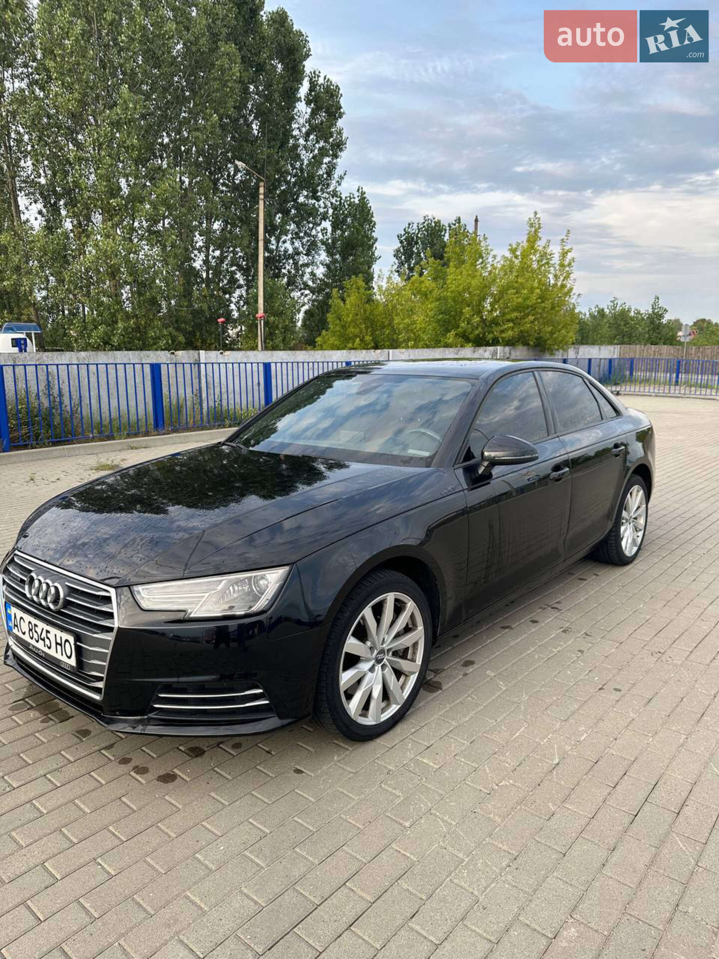Audi A4 2016 VIN WAUANAF41HN039682 фото оголошення 3 з 37