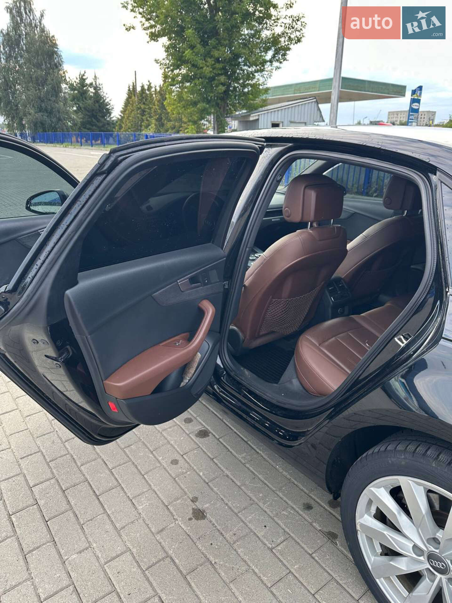 Audi A4 2016 VIN WAUANAF41HN039682 фото оголошення 12 з 37