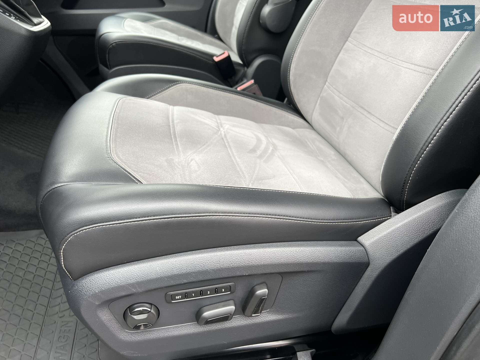 Volkswagen Multivan 2019 VIN WV2ZZZ7HZLH002845 фото оголошення 13 з 26