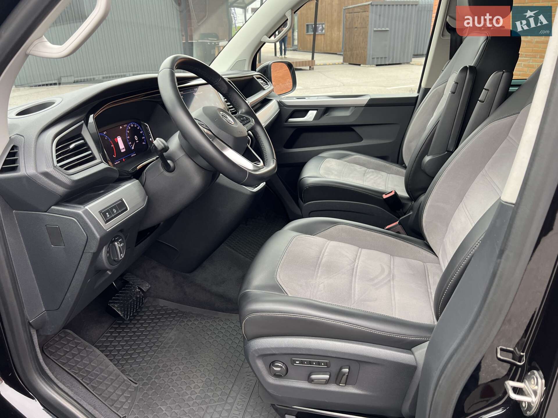 Volkswagen Multivan 2019 VIN WV2ZZZ7HZLH002845 фото оголошення 12 з 26