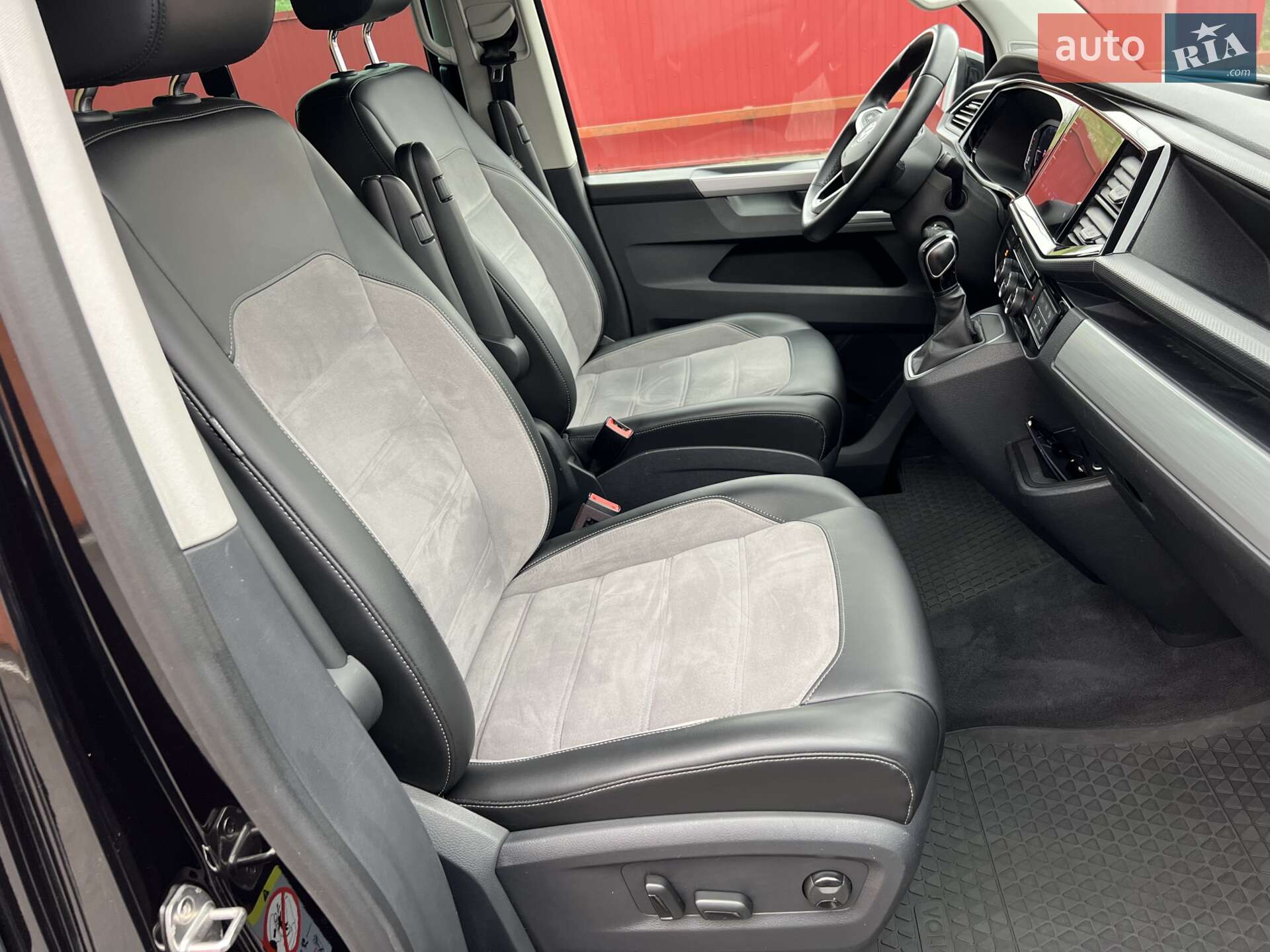 Volkswagen Multivan 2019 VIN WV2ZZZ7HZLH002845 фото оголошення 16 з 26