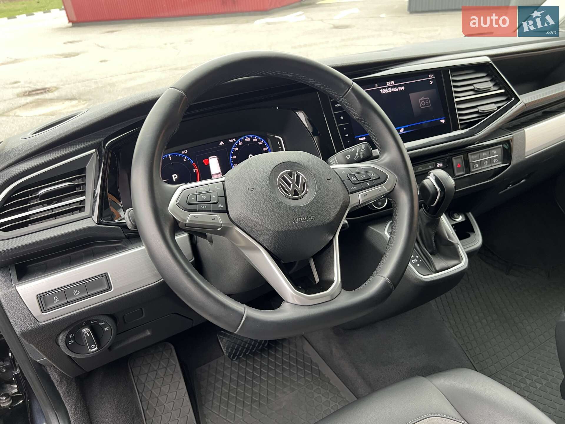 Volkswagen Multivan 2019 VIN WV2ZZZ7HZLH002845 фото оголошення 14 з 26