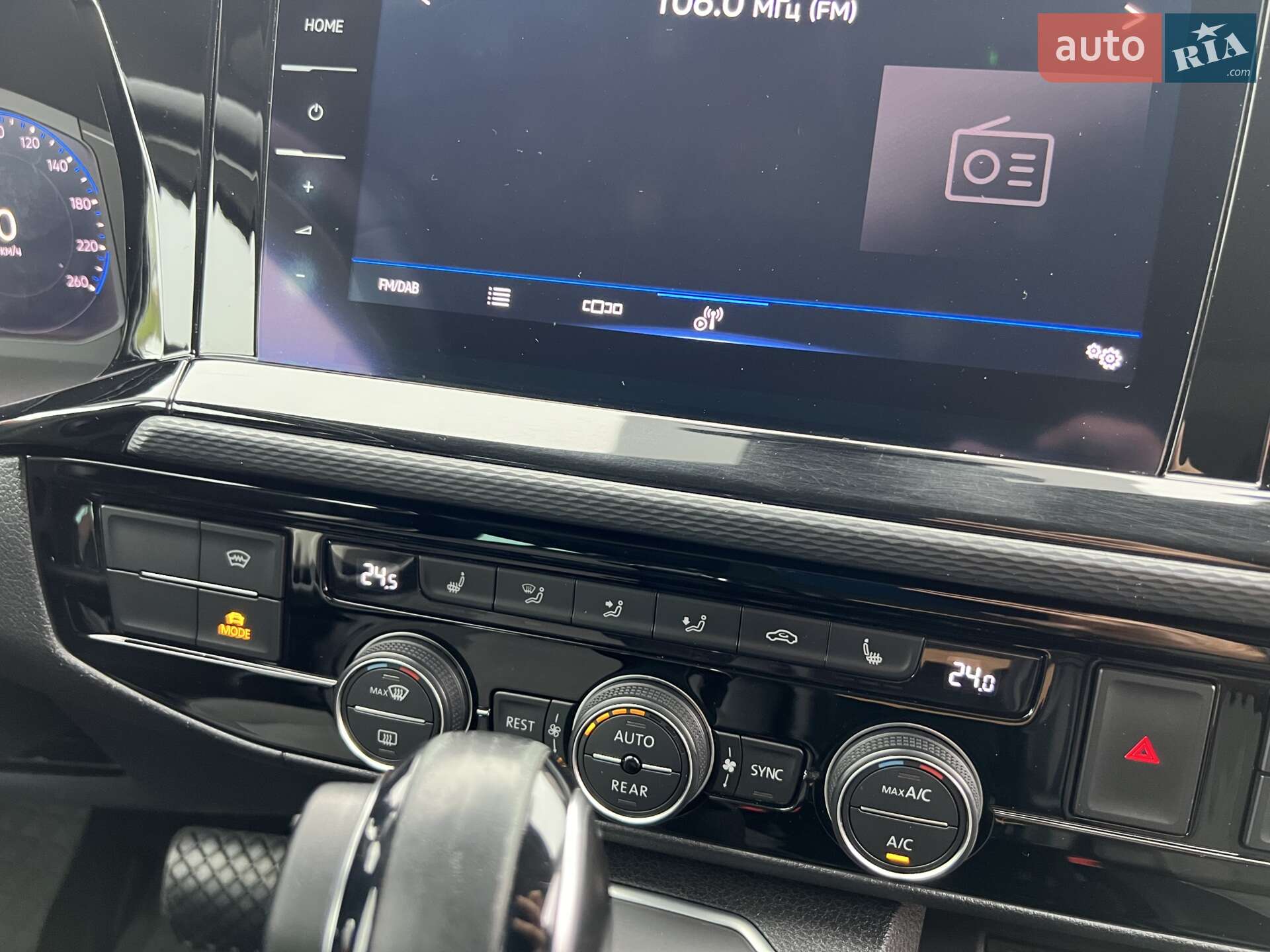 Volkswagen Multivan 2019 VIN WV2ZZZ7HZLH002845 фото оголошення 18 з 26